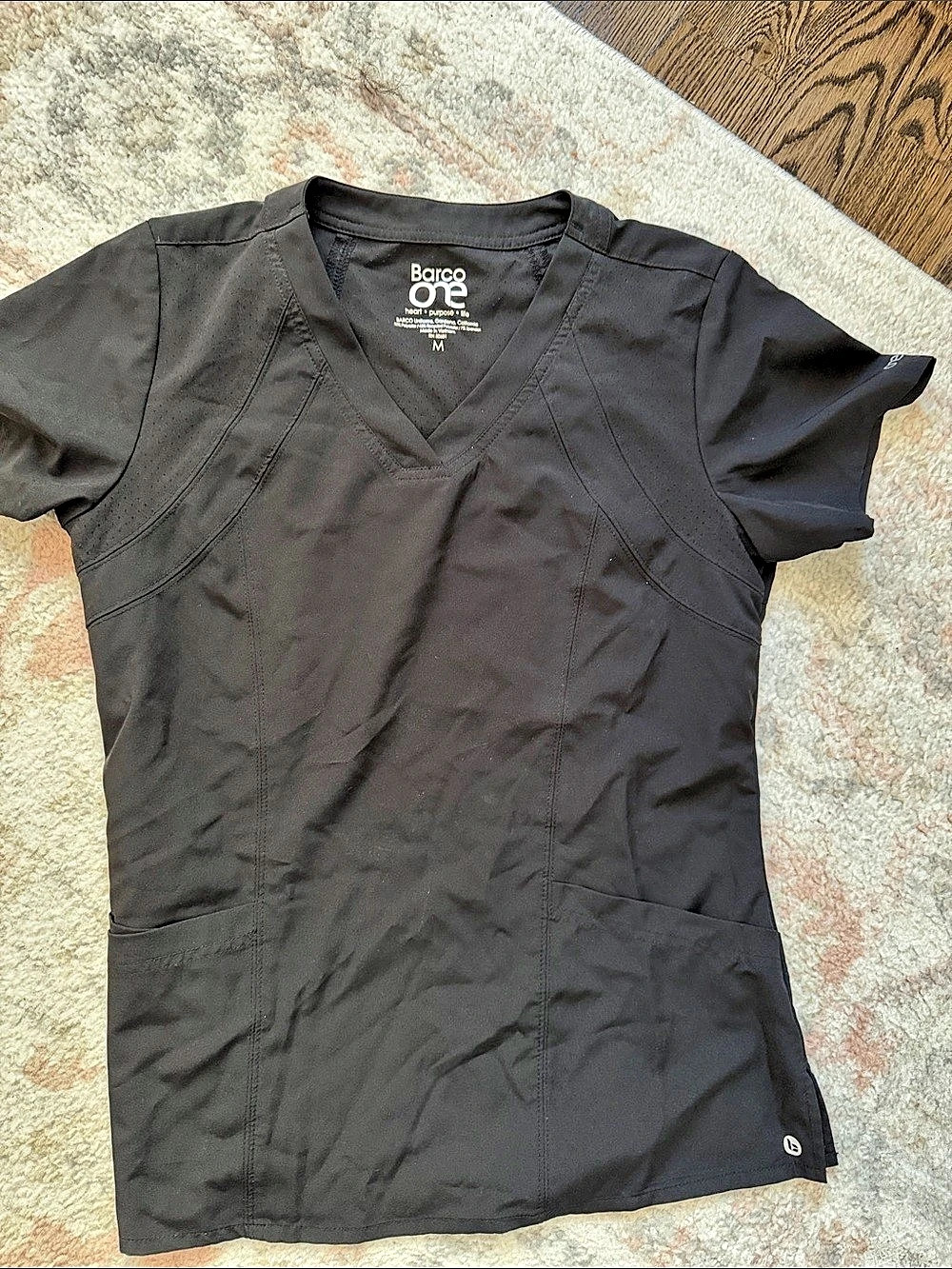 Barco One 5-Pocket Sporty V-Neck Top Black Medium